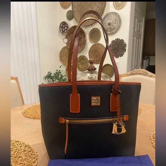 Dooney and Bourke Pebble leather shopper tote. Black. NWT - Picture 9 of 15